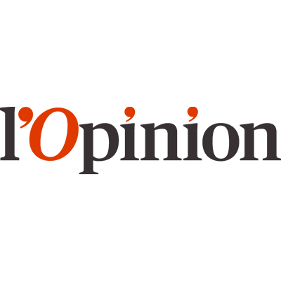 L'Opinion logo sans fond. Le o et les points des i sont rouges, le reste du texte est noir